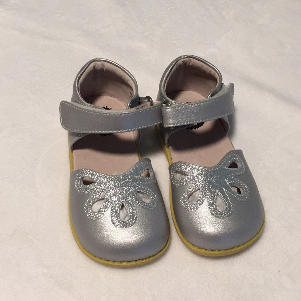 Brand new Livie & Luca petals